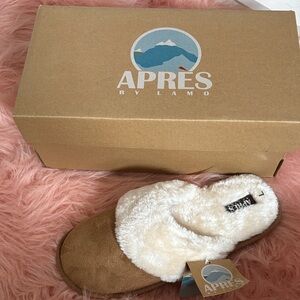 Apres by Lamo Brown and Cream Slippers